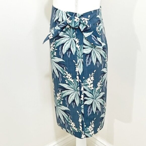 Tommy Bahama 100% Silk Blue Floral Wrap Skirt Tropical Size XS - Picture 3 of 5
